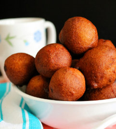 Pazham Bonda at Kattan Chaya, Bengaluru