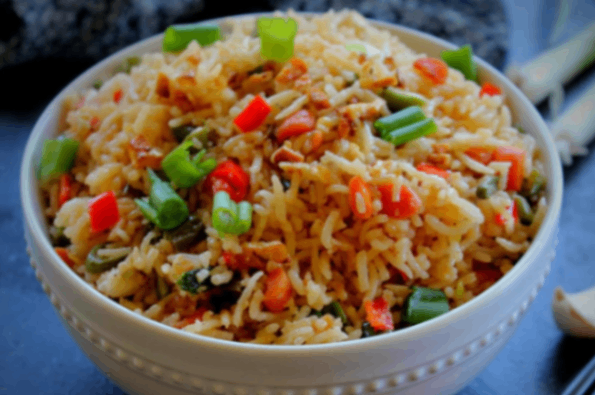 Burnt Garlic Fried Rice ( Chicken )
